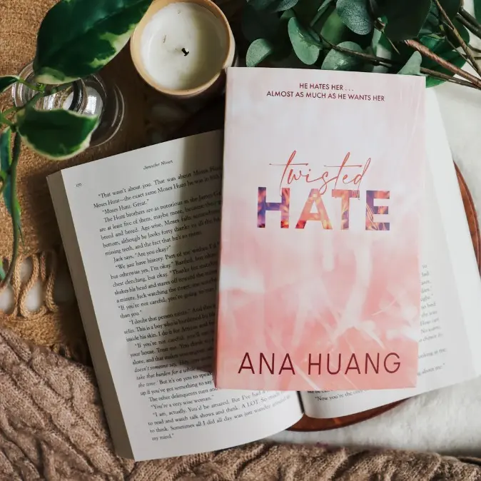 Twisted Hate by Ana Huang: the must-read enemies to lovers - Paperback, 5 May 2022 1