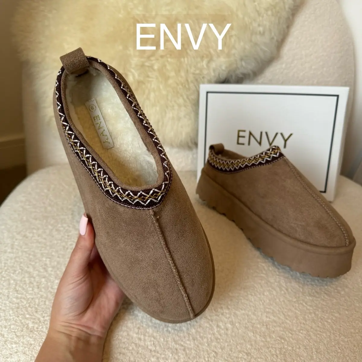 ENVY SHOES WOMEN'S HOLLIE PLATFORM SLIPPER