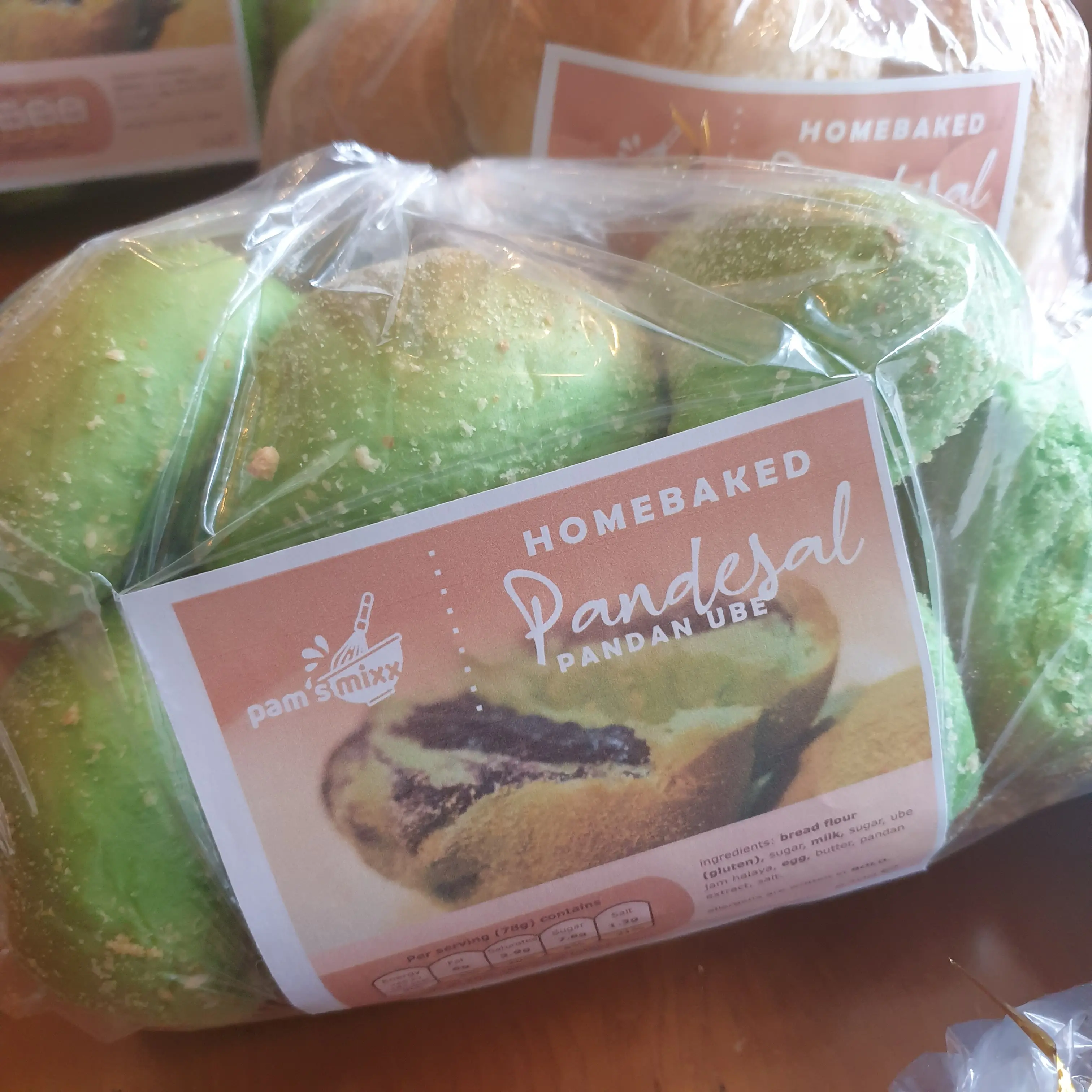 pamsmixx by pamcakes - pandesal pandan with purple yam filling