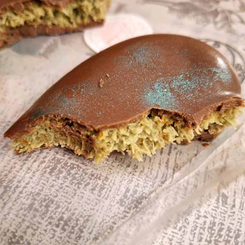 Dubai Chunky Square Chocolate,dubai chocolate,viral dubai chocolate,pistachio chocolate,kunafa bar 1