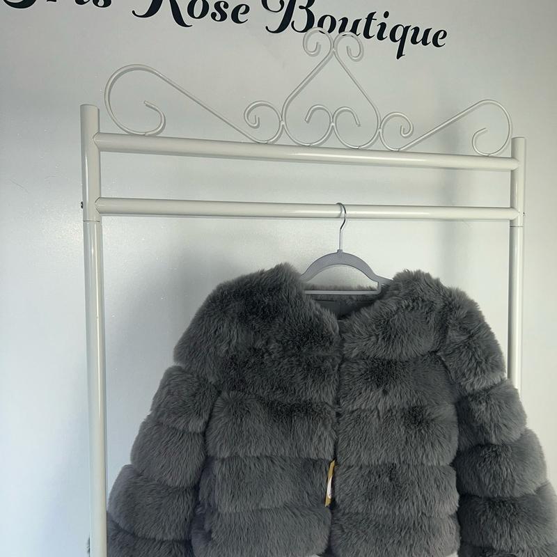 [IRIS ROSE BOUTIQUE] Premium Faux Fur Jacket - 5 Row Sleeve - 5 Colours 3