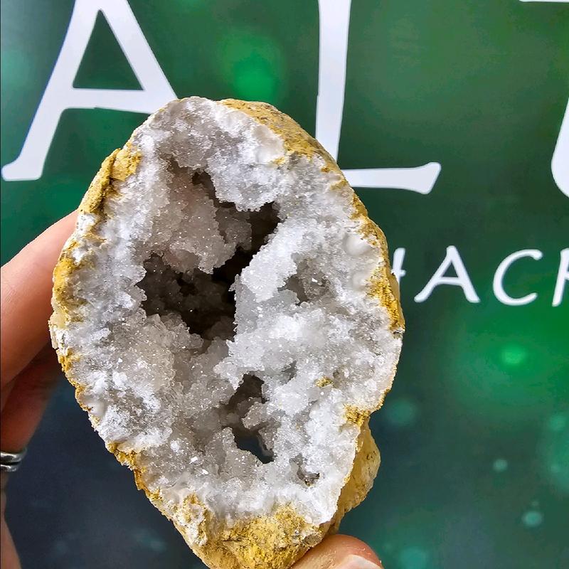 Uncracked Quartz Geodes Natural Crystal 4