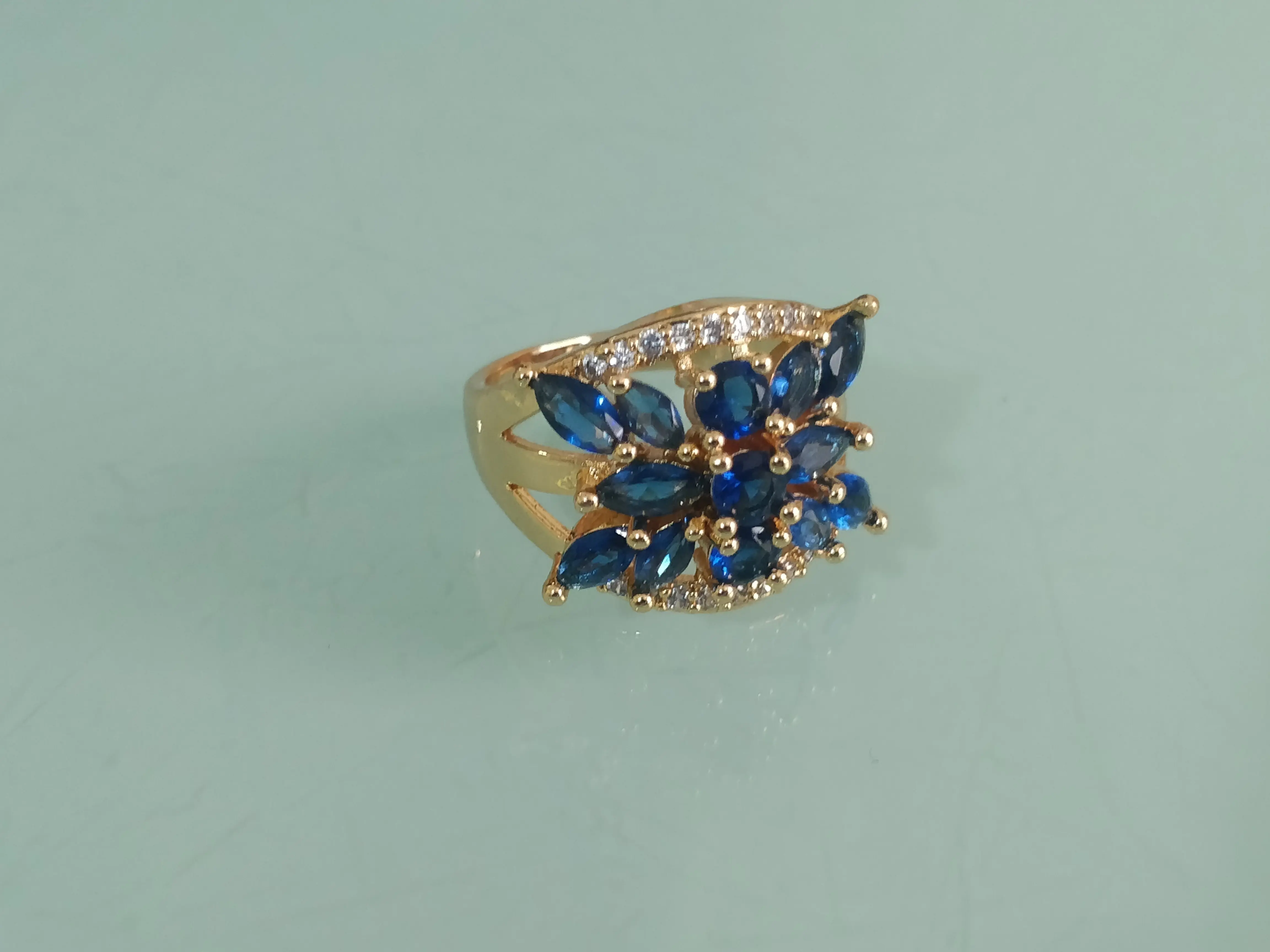 (Mode Stile) Multi Stone, High Quality Ring - Geometric, Beads, All Seasons, All Ocassions, Limited Edition, Elegant, Attractive.