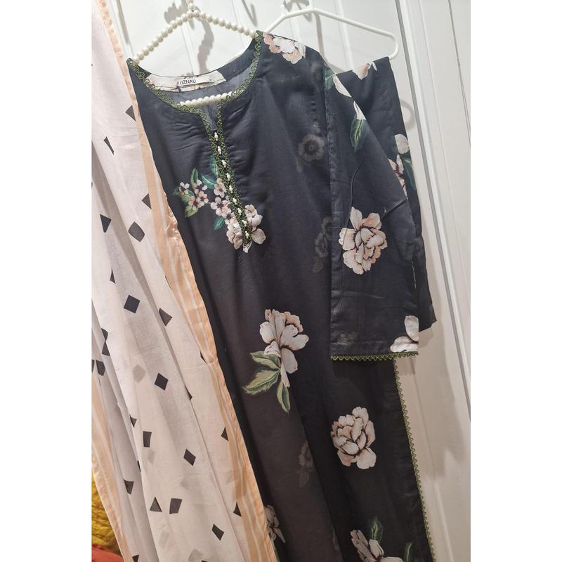 Uznau Lawn Printed Shirt Dupatta Trouser South Eastern Wear UZ-LWN-BLK014 3