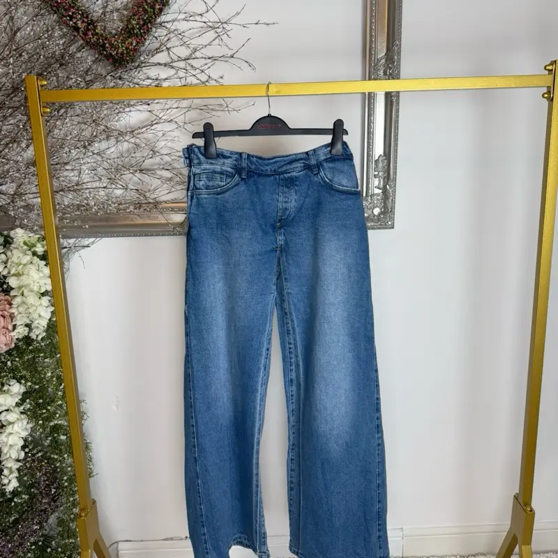 Women's Bottoms: Jeans for Every Fashionista - Womenswear Skirt
