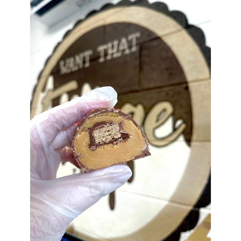 Rolled Fudge with KitKat Chunky *Posted in 1-4 working days* 1