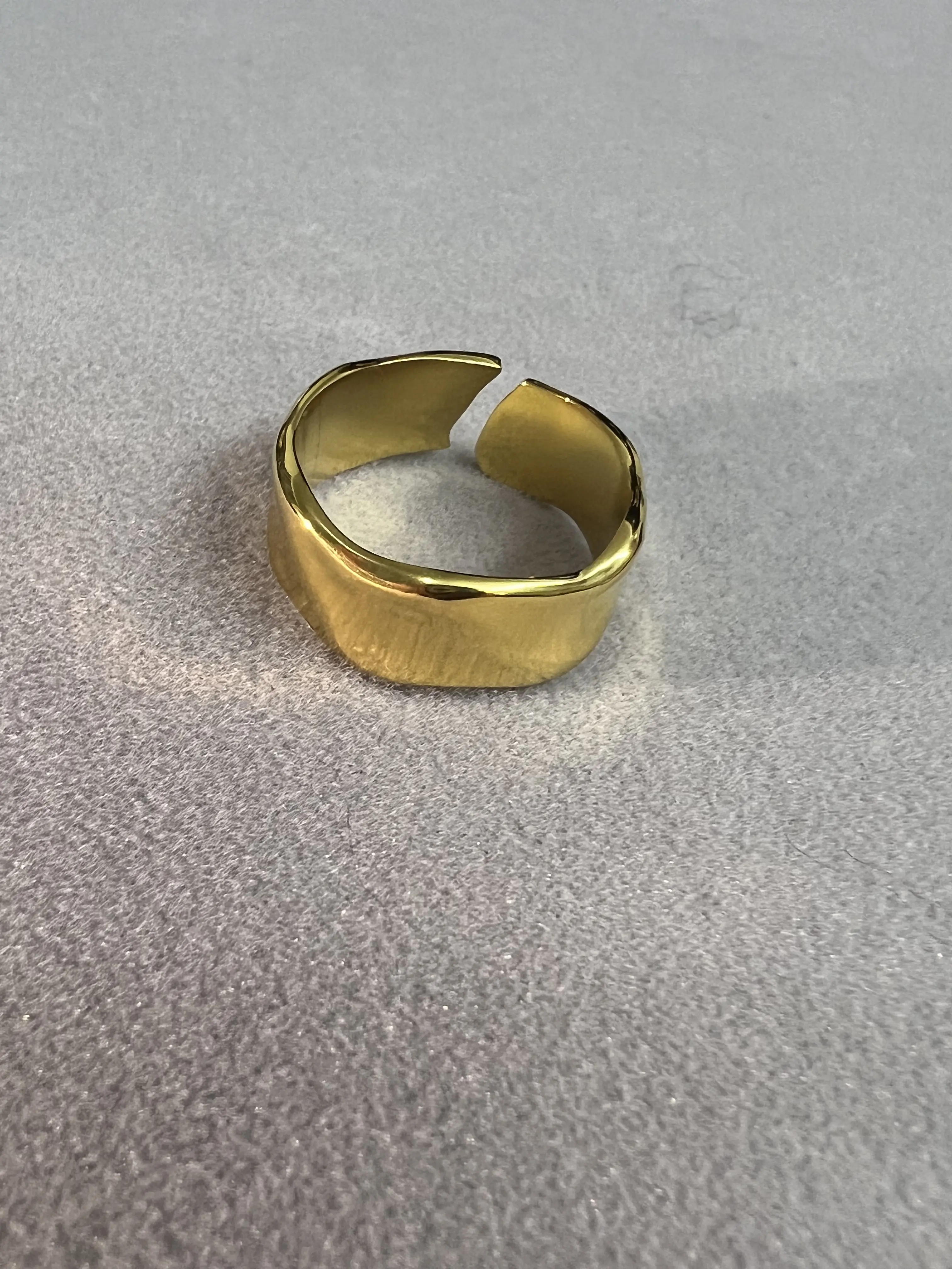 Smooth Finger Ring