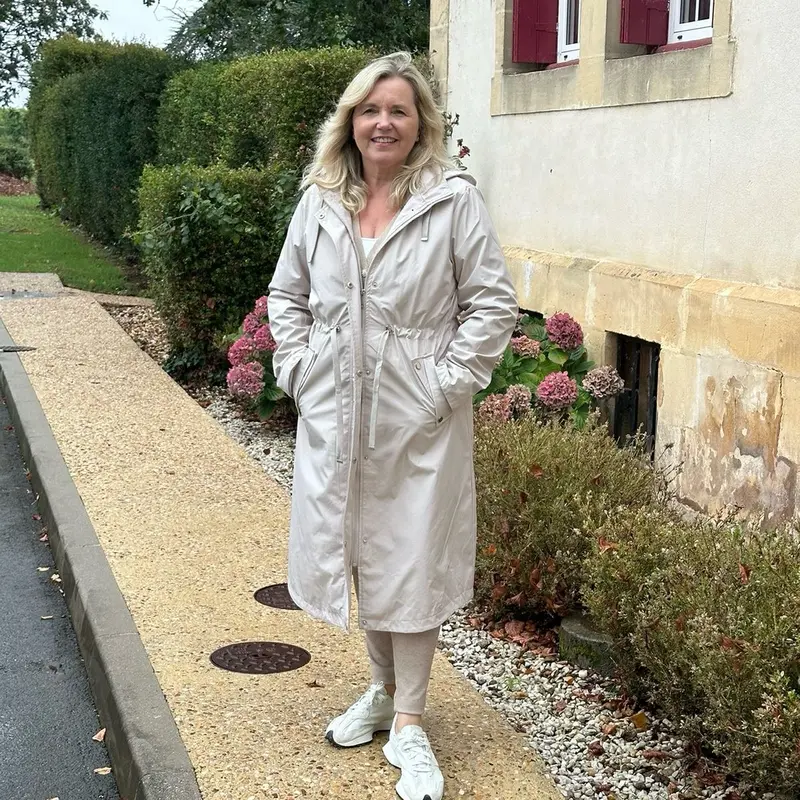 NIAMH Long Raincoat With Hood 0