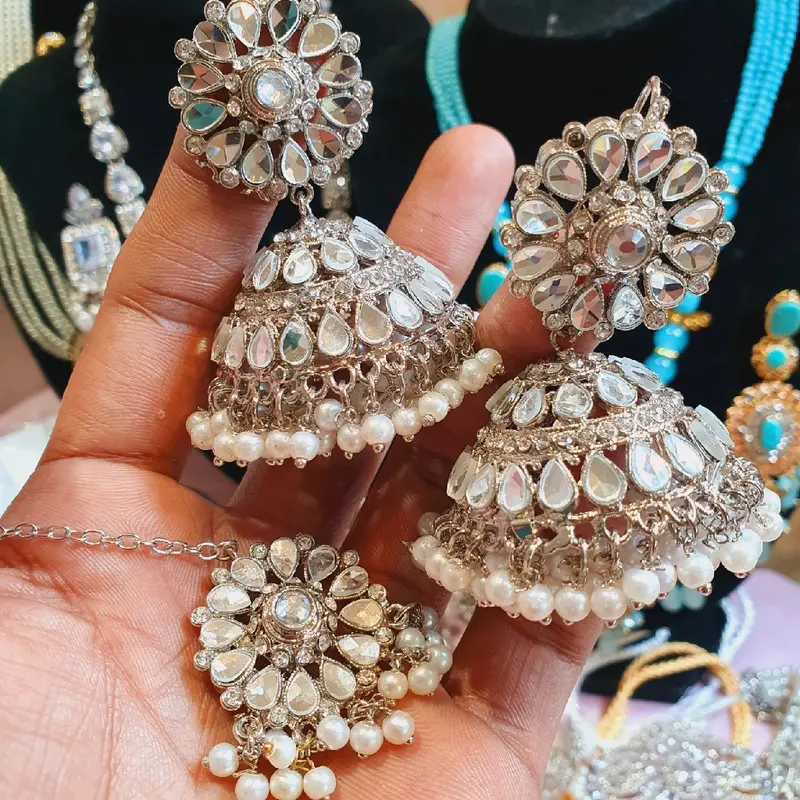 Pakistani Gold Plated Very Elegant Jhumka Earrings with tika.... 2