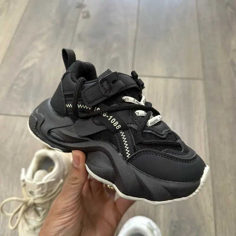 Kids boys and girls unisex chunky trainers. 2