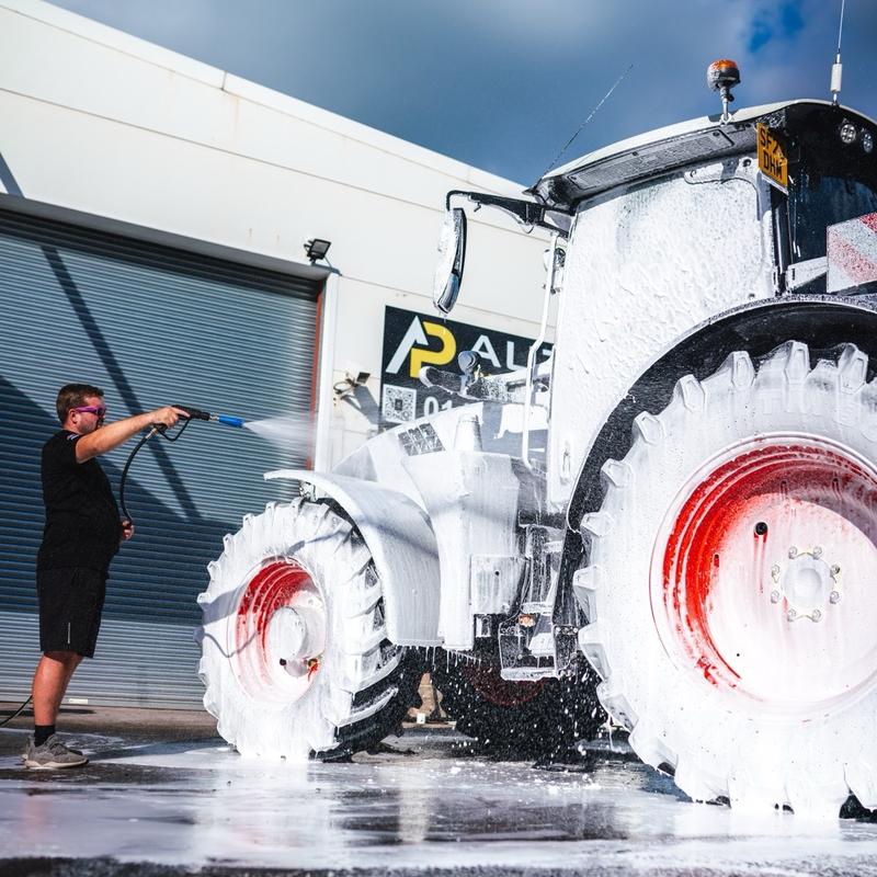 Extreme Snow Foam - Powerful Snow Cleaning Solution 4