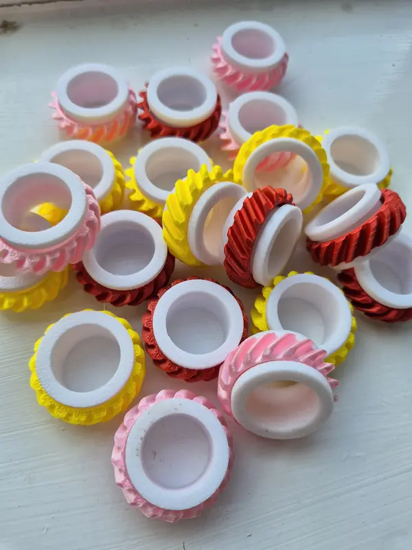 colourful playful fidget ring to cure boredom and relieve stress 2024 sensory trending craze fidgettoy adults 7