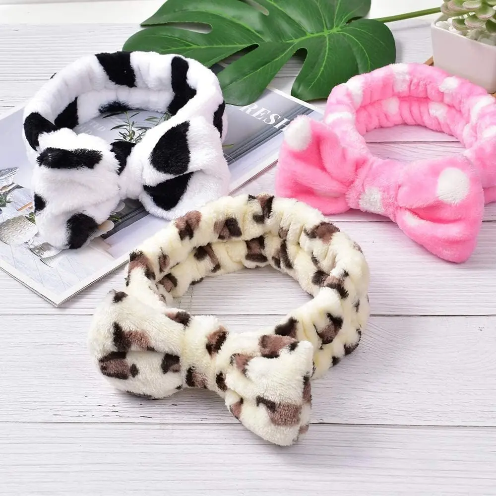 Fluffy Coral Fleece Bow Spa Headband – Women’s Makeup Hair Band for , Facial Care, and Relaxation – Soft and Adjustable for a Perfect Fit – 1pc Random Design – Keeps Hair Neat While Washing Face or Applying Makeup – Ideal Gift for Skincare Lovers and Spa