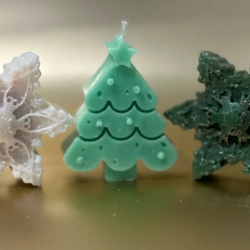 Hand-Poured Decorative Candle Gift for Festive Occasions - Glittering Snowflake Design and Whimsical Christmas Tree Shape wax melt Scent Decoration Cozy 1