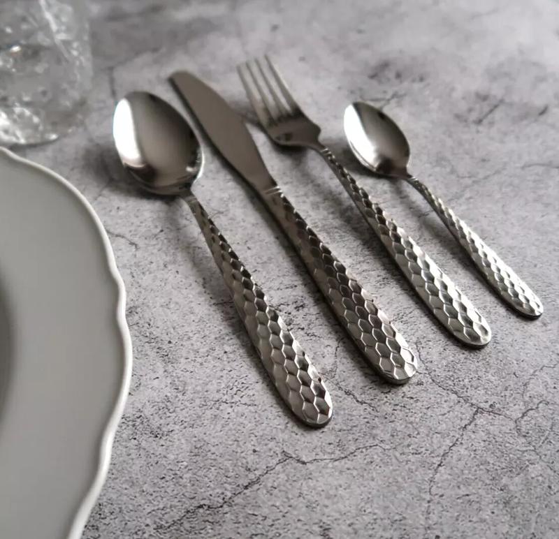 Lunalux Hammered Silver Cutlery Set - 16-Piece Stainless Steel Flatware for Stylish Meals - Fork Tableware Aesthetic 1