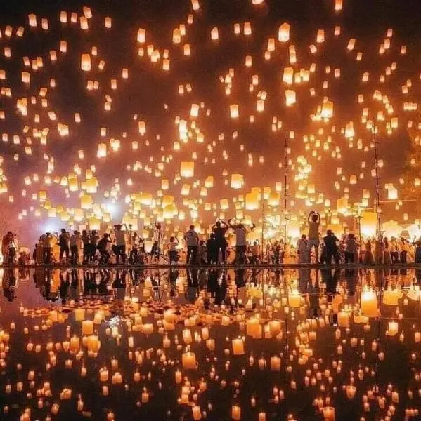 1 - 10 Pack Red Sky Lanterns, 100% Biodegradable Wire-Free Fire Paper Lanterns for Weddings, Birthdays, and Memorials