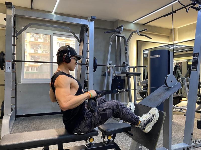 Triceps Rope Gym Cable Machine Attachments with Carabiner Anti-Slip Long Triceps Strap 2 Loops Neoprene Handles Pulldown Rope for Pushdowns Face Pulls Crunches Overhead Extensions Biceps Curl 5