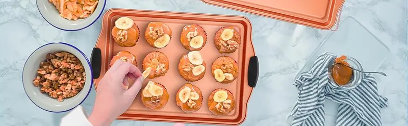 Product Introduction of 8 Piece Baking Pan Free Flexible Nonstick Carbon Steel Bakeware Set - Home Kitchen Bake Pan Cookie Sheet Stackable Baking Tray Set w/Black Silicone Handles 0