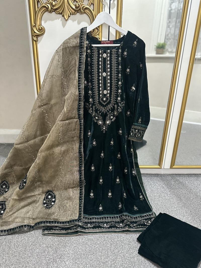 Product Introduction of LUXURIOUS 3 piece premium micro velvet suits - H fashion by Bin Hameed Womenswear 20