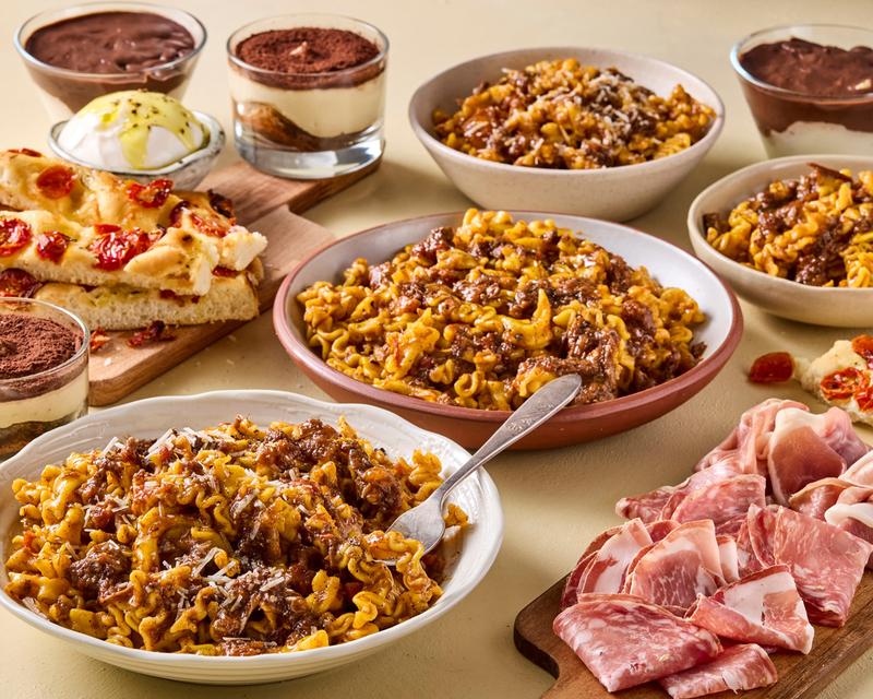 Pasta Evangelists beef & Chianti ragù with wavy tagliatelle kit for 2 4