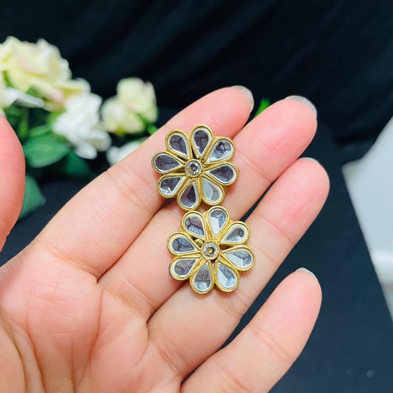 Pakistani Kundan Studs - flowers shape most demanding 4