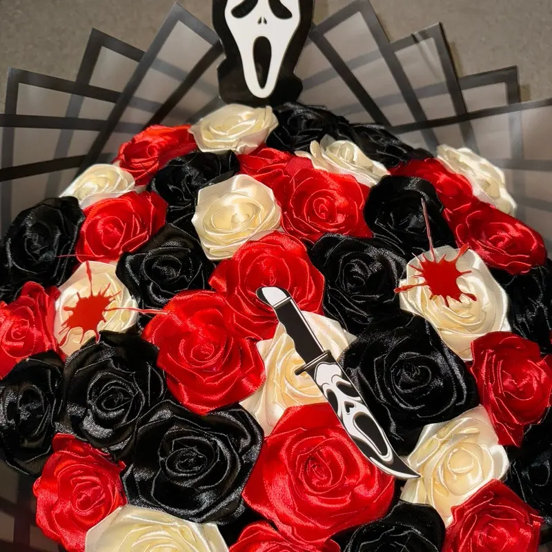 Eternal rose bouquet - scream character 1