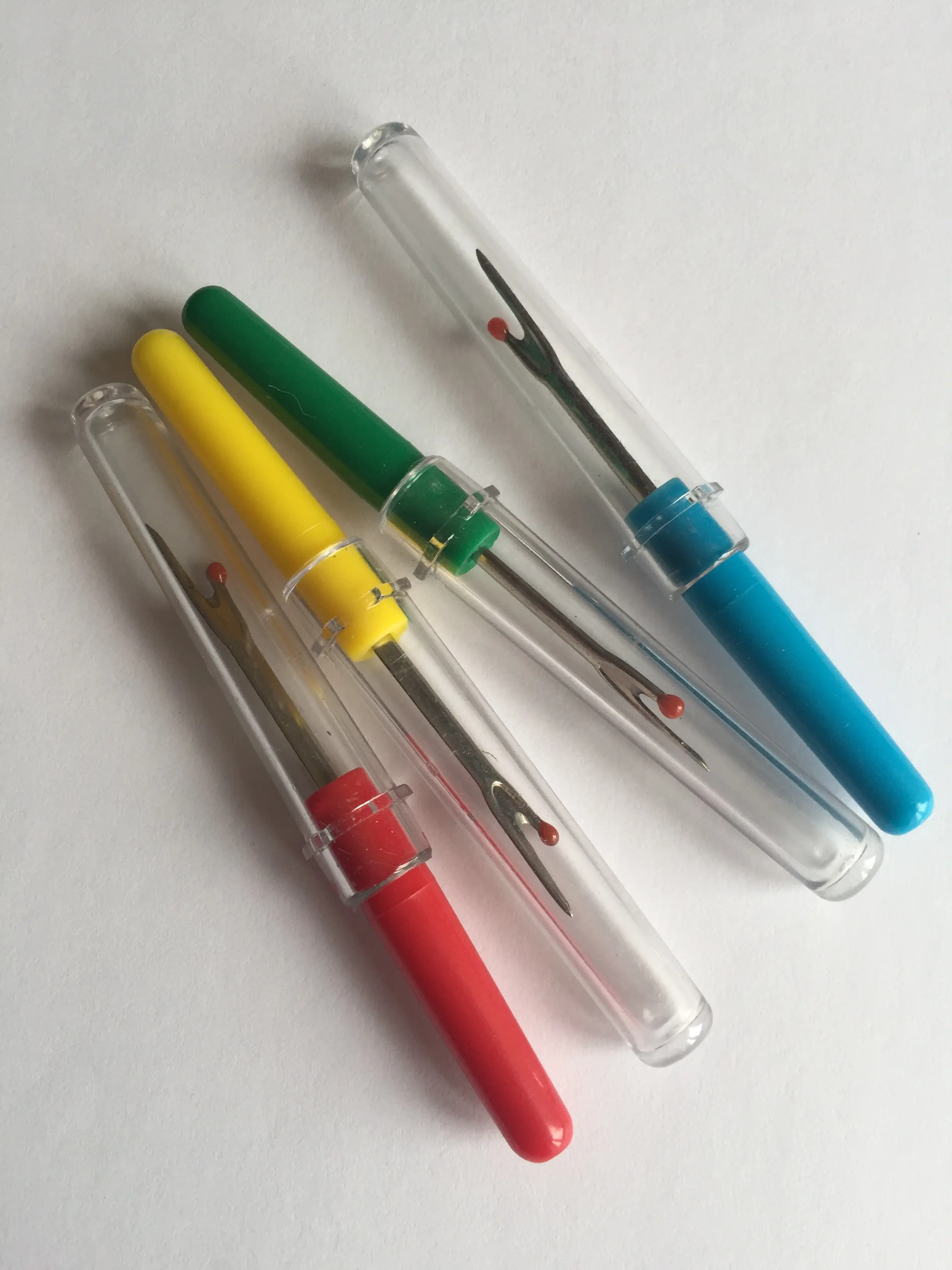 2 4 6 Seam Rippers Stitch Unpicker Sewing Craft Tool Thread Cutter Button Hole Opener Blue Green Yellow Red
