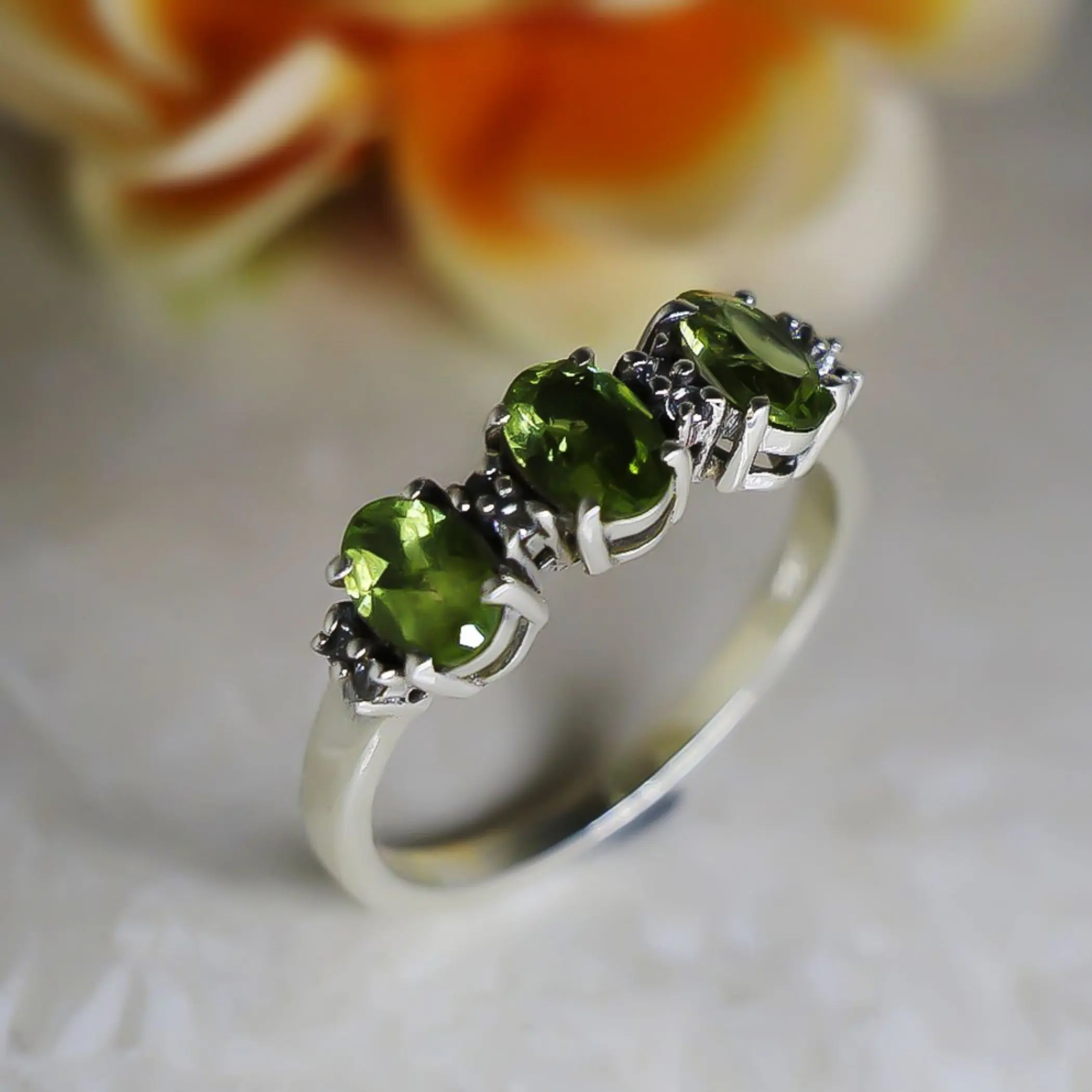 Regal 3-Stone Natural Peridot 925 Sterling Silver Ring Anniversary Auspicious Birthday Daily Engagement Wedding