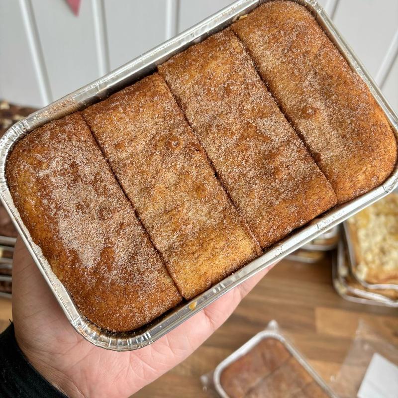 Cinnamon Doughnut Blondie Tray - White Chocolate Blondie Rolled in Cinnamon Sugar - 18x11cm 1