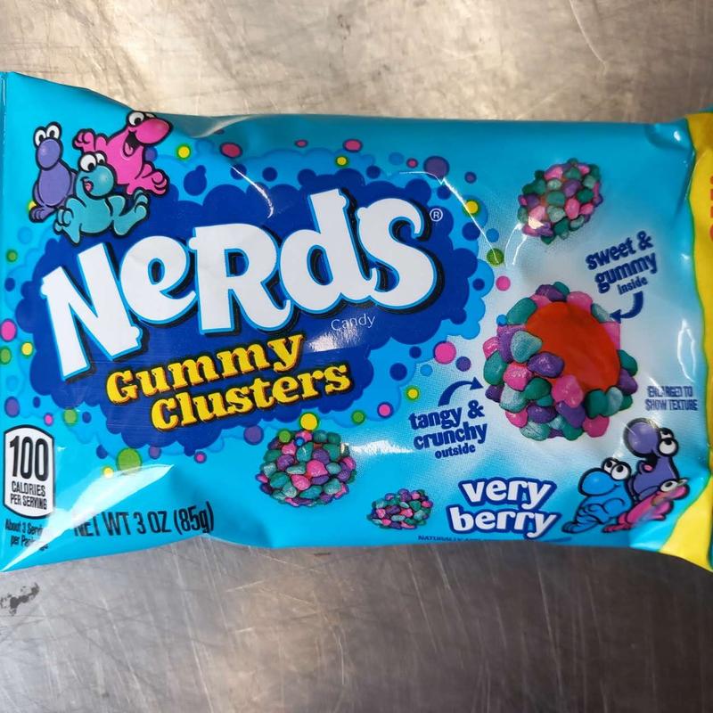 Nerds Gummy Clusters, Very Berry Share Pouch - Tangy, Sweet, and Crunchy & Chewy Rainbow Candy Candies School Treats, Parties, or as a Sweet Gift. Snack Bonbon Cherry Cherry 2