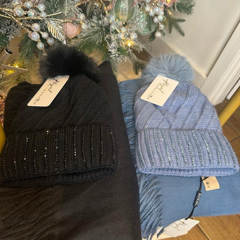 CW Hat & Scarf for Women - Winter Gift - Fashion Accessory - Womenswear 65cm x 180cm 6