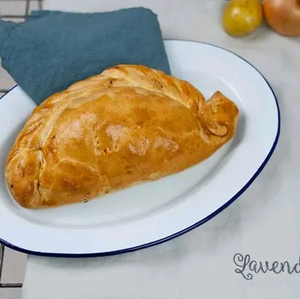 6x Gourmet Cornish Size Large VEGAN CAULIFLOWER CURRY Pasties. 2