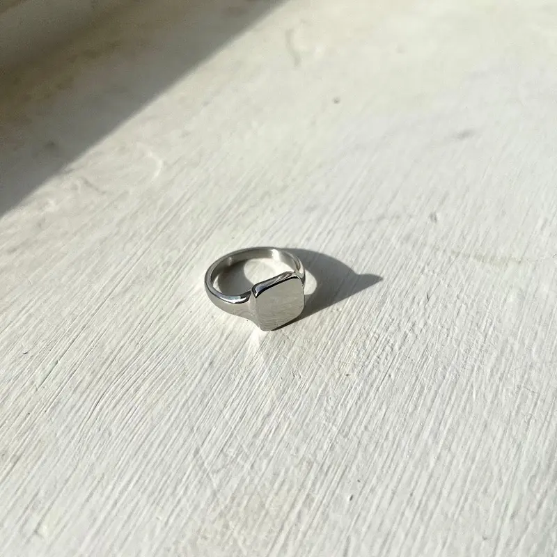 Square Smooth Signet Ring - Gold 4