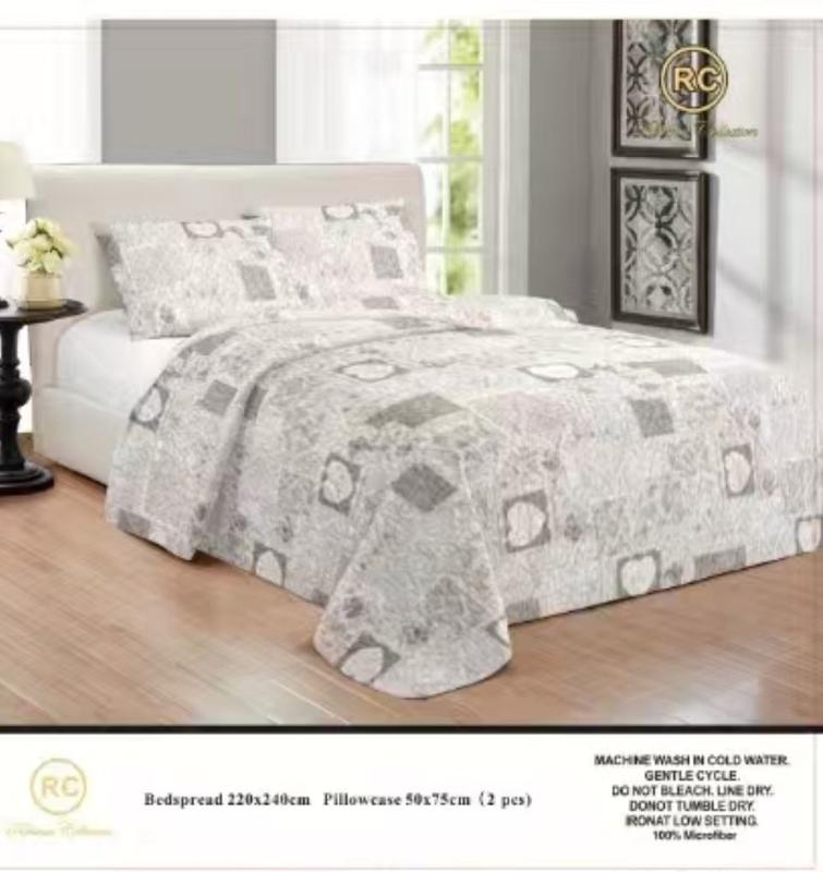 3 Piece Bedspread Set with 2 Pillowcases for Double and King Beds - Soft Microfiber Material 3