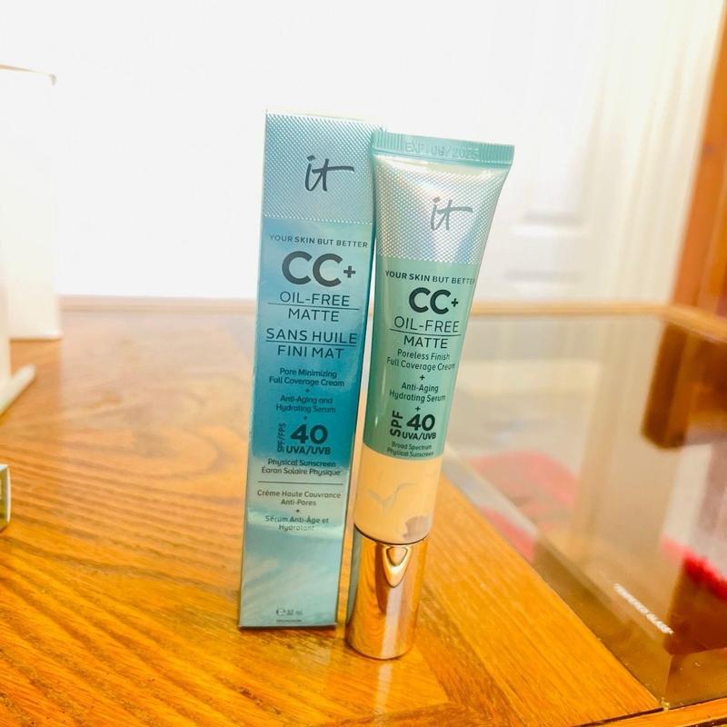 IT Cosmetics Oil-Free Matte Your Skin But Better CC+ Cream with SPF40 Medium 32ml - Moisturizer Foundation Daily Concealer Hydrating Skincare Sunscreen Moisture Moisturizing Flawless Blend Moisturize Hydrate Makeup Coverage 2