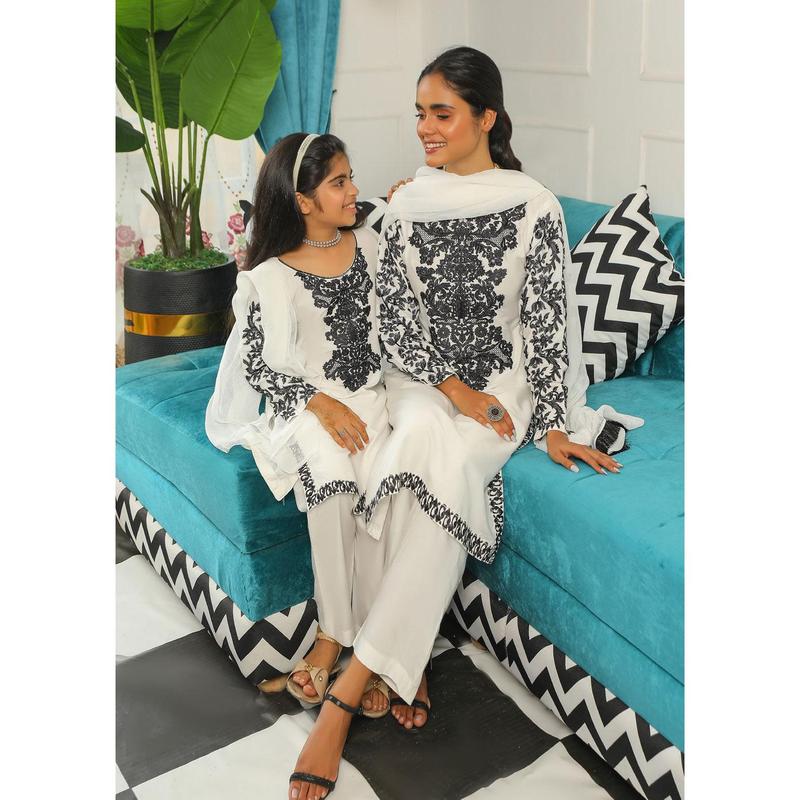 HK29 Readymade White Mother & Daughter Linen Suit 0