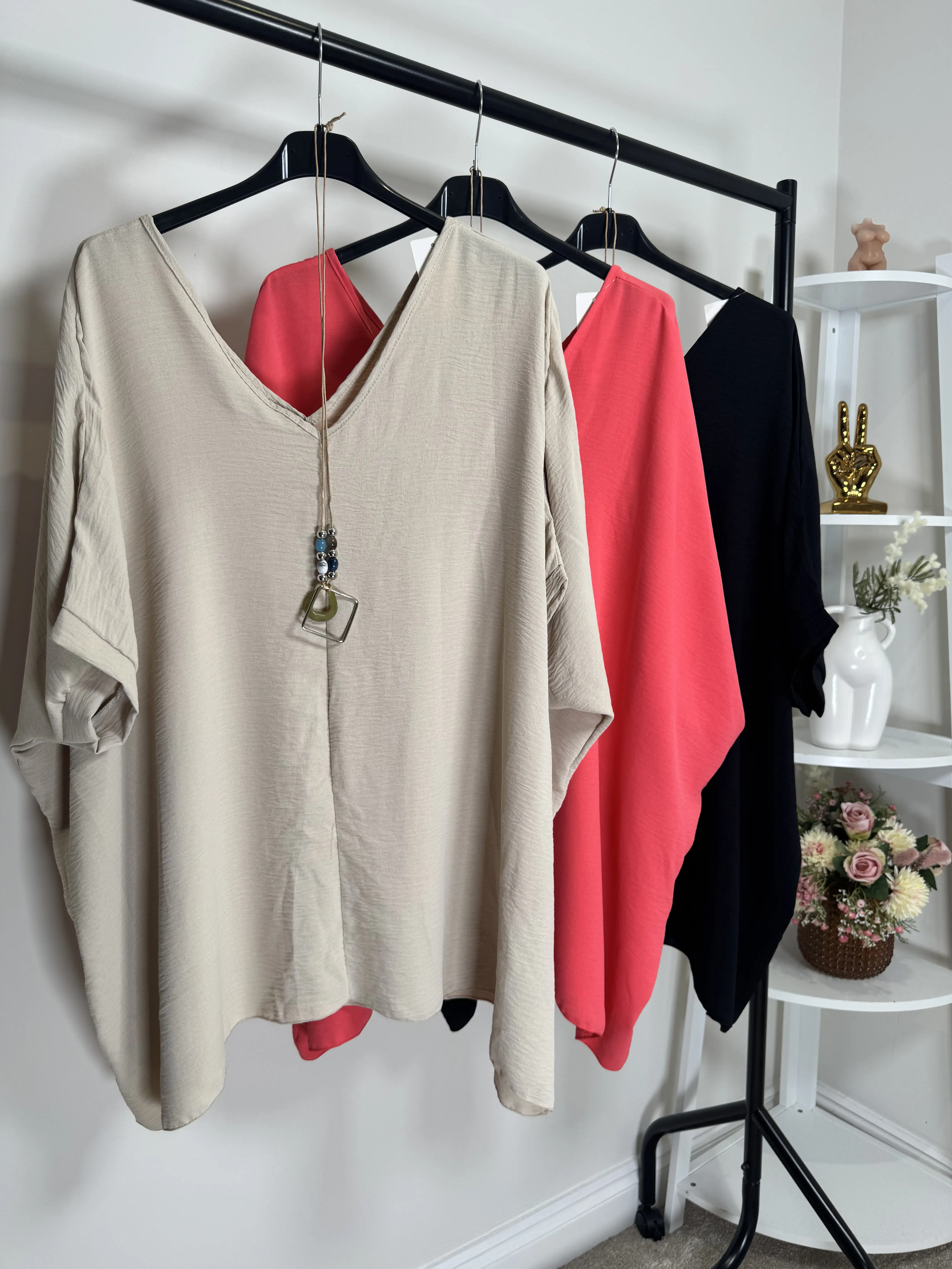 V NECK NECKLACE BLOUSE - ONE SIZE