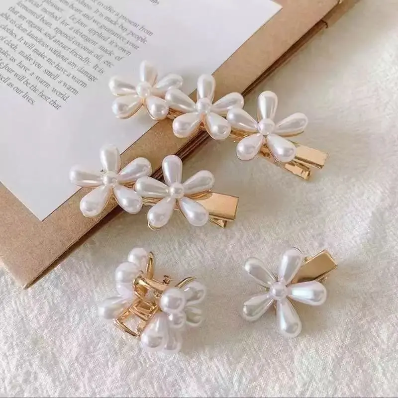 Pearl and Crystal Daisy, Perfect Mother's Day Gift, Single and Multi-Pack, Hairclips,Lightweight & Comfortable, Luxurious & Elegant Look, Charming Floral Design, Versatile Styling, Unisex, All year flower  clip french  clip french  hair  pins