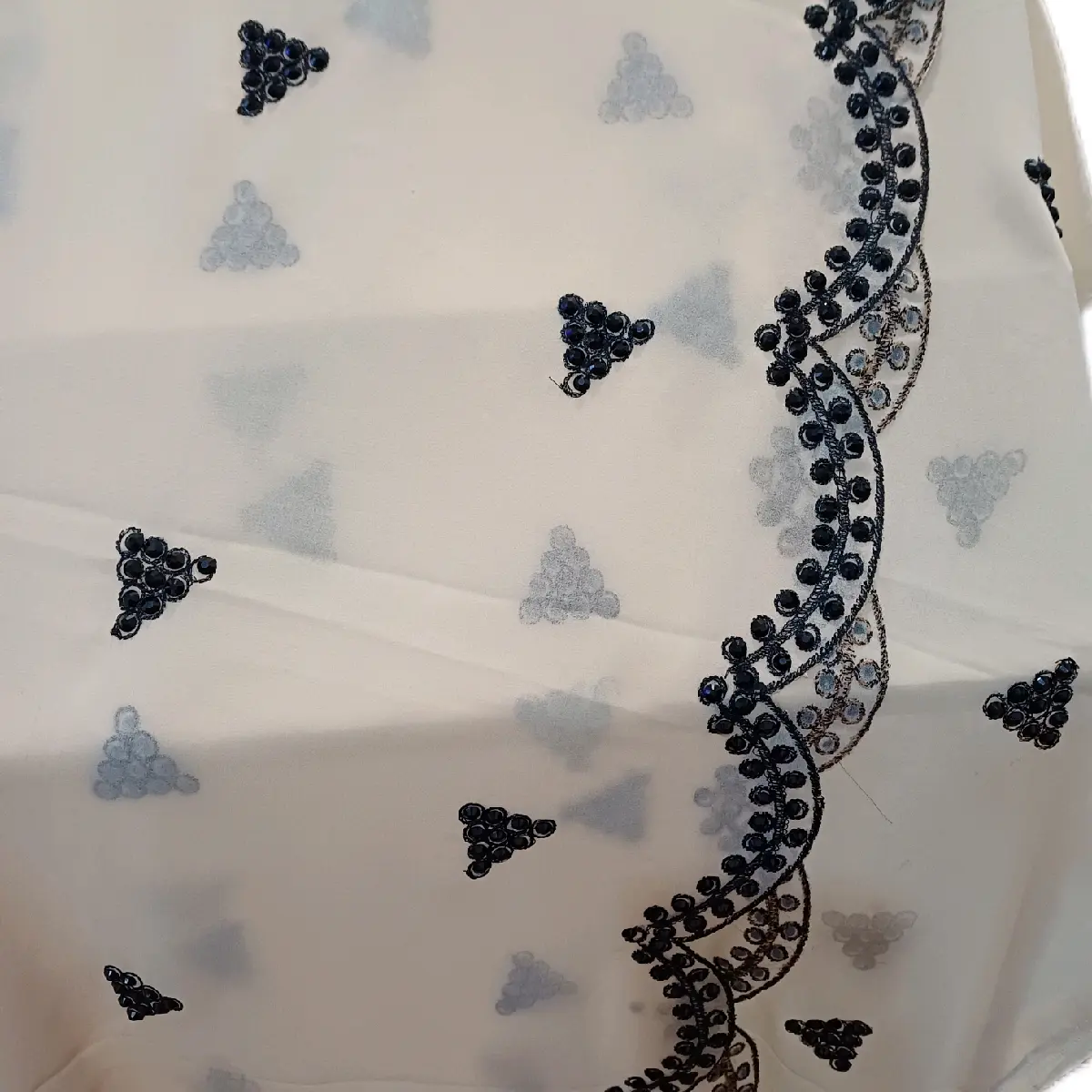 gabsar with black beads and cream colour