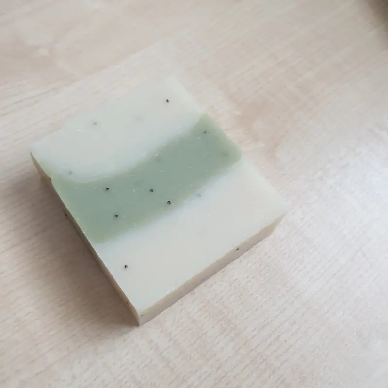 Geranium & Patchouli Soap with Green, Kaolin Clay & Poppy Seed 1
