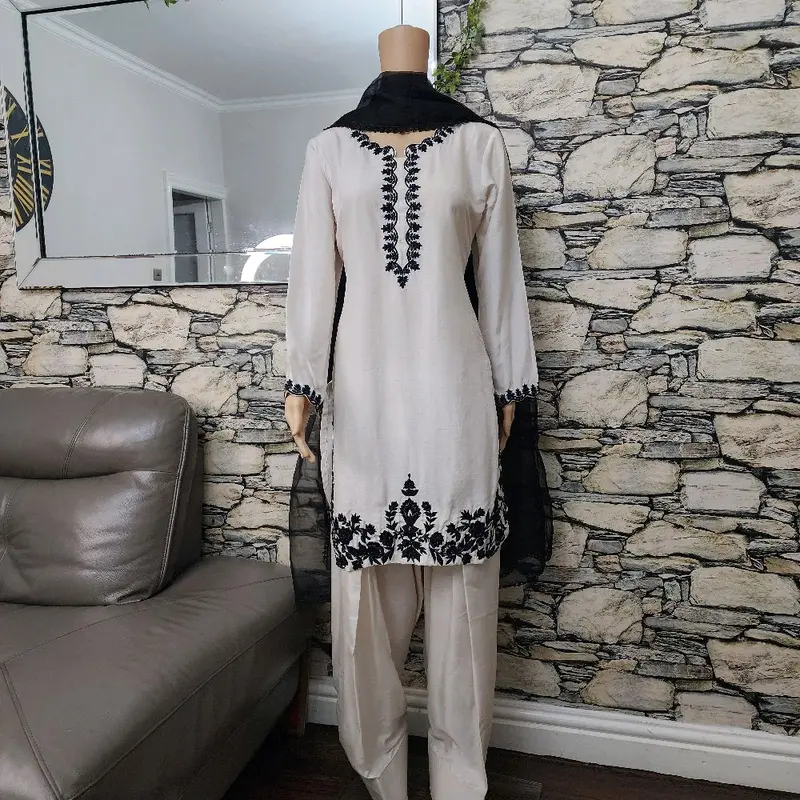 farshi Shalwar kameez Eid 2025 collection Traditional Clothes Long Sleeve Silk Embroidered Soft Small Medium large 0