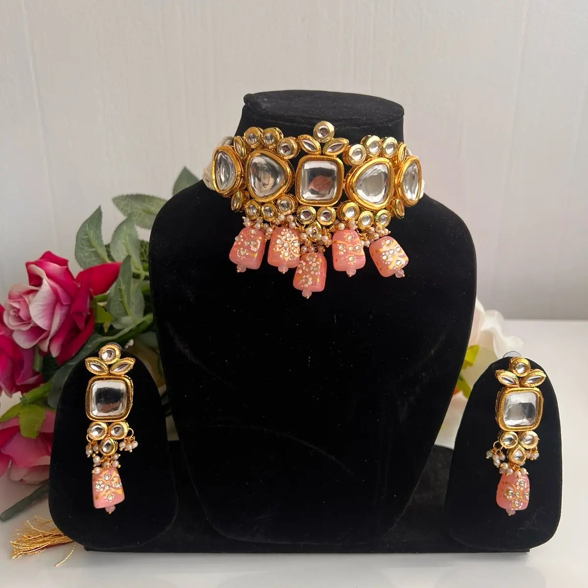 Kundan Choker Necklace Set with Meenakari comes with earring in Gold base colour