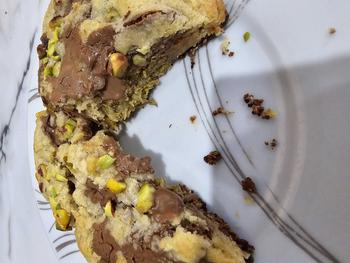 Product Review of 2x Pistachio Knafeh Stuffed Cookie with Chocolate Chips DISPATCHED MON-WEDNESDAY ONLY from h**y 0