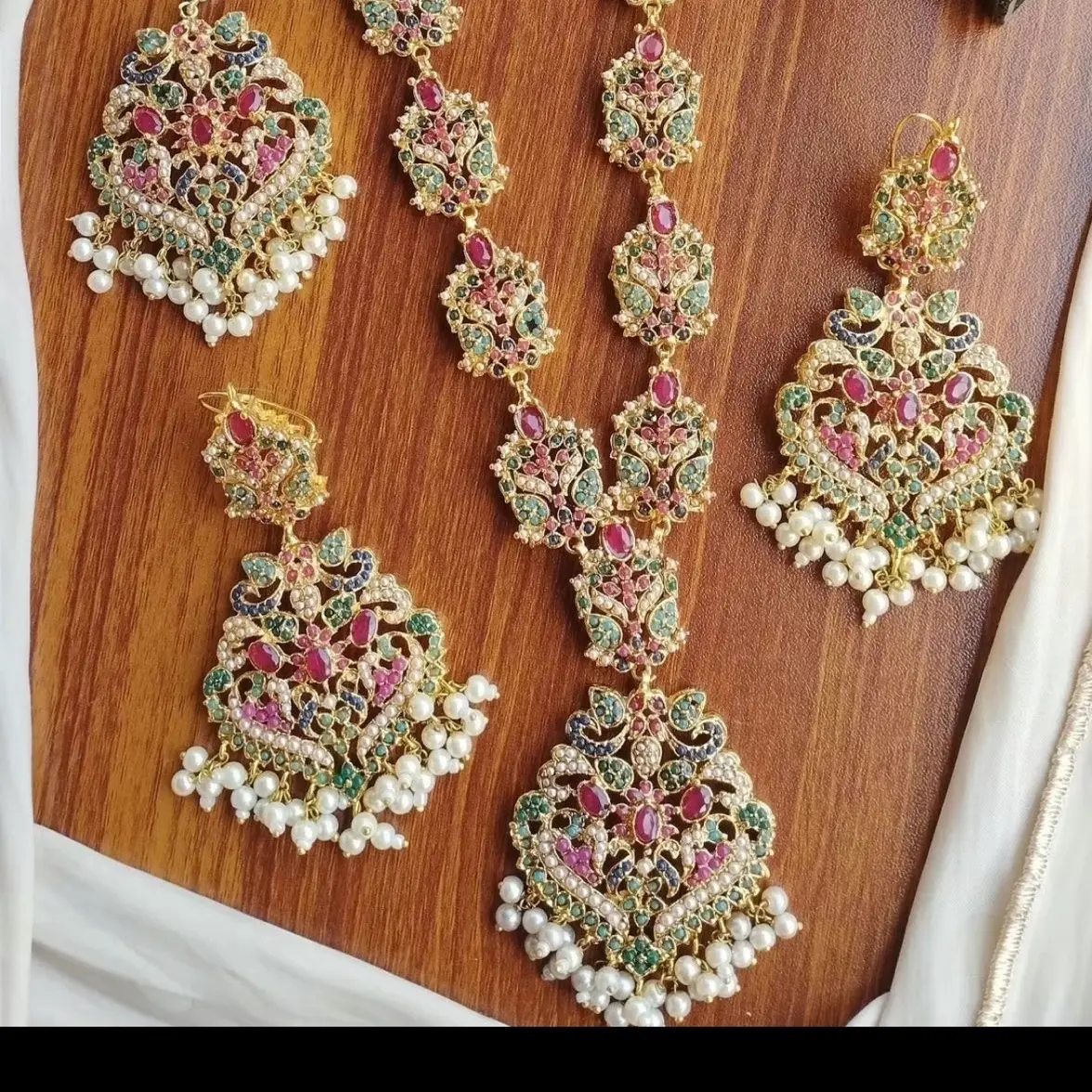 Mala earring tikka set