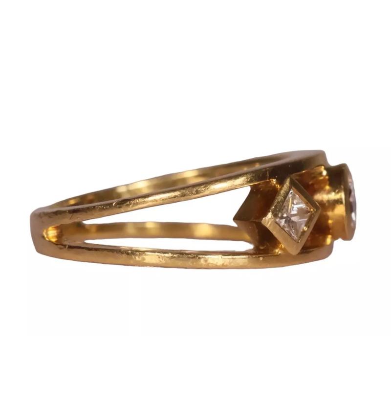Product Introduction of Diamond Ring Size M Three Stone Brilliant Cut Diamond Tests 18ct Valuation £3400 29