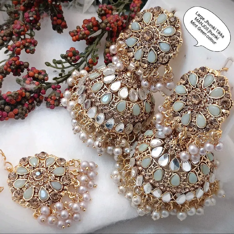 Pakistani Gold Plated Very Elegant Jhumka Earrings with tika.... 5