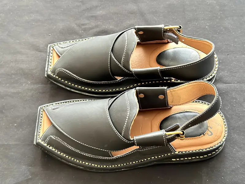 ZALMI PESHAWARI KHERI WITH THREAD WORK BLACK 2