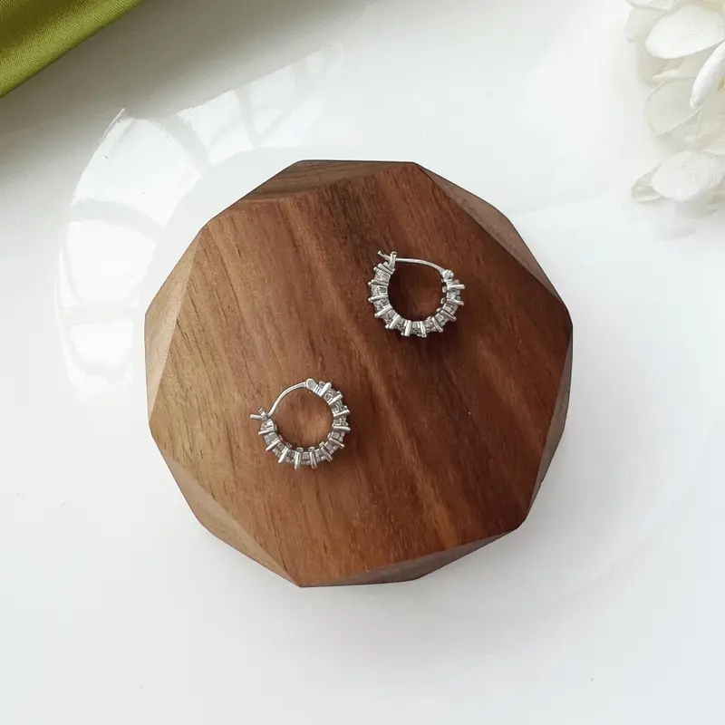 NDI's BEAUTY Hoops Earring 2