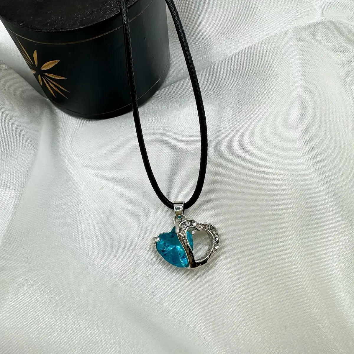 Pendant Charm Necklace with 45cm Adjustable Chain - Unique and Quirky Jewelry Unisex