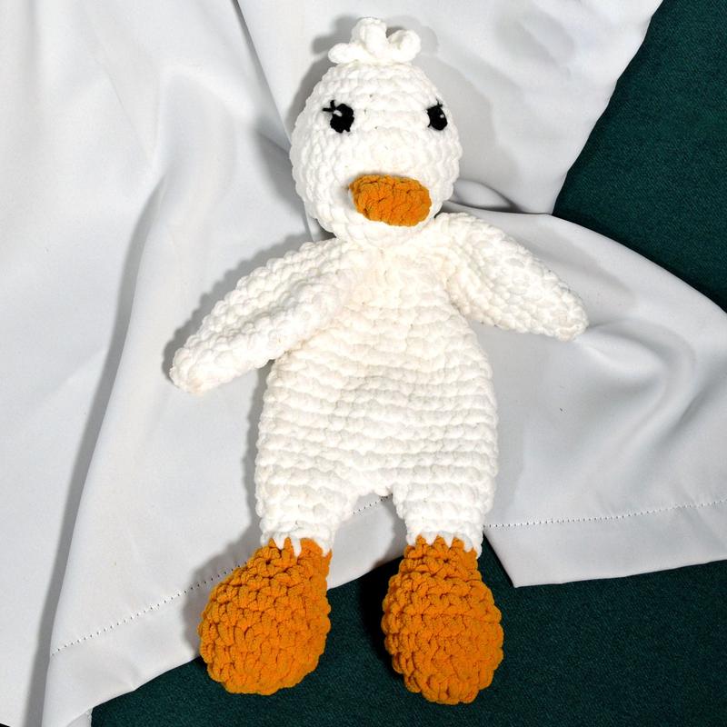 Stan Can - Snuggle Buddies - Dotty Duck | DIY Amigurumi Crochet Kit 0